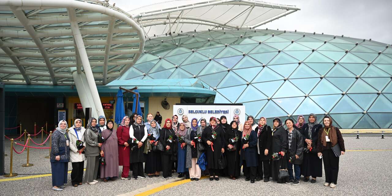 Konya’da toprağın emektar kadınları şehir turu yaptı
