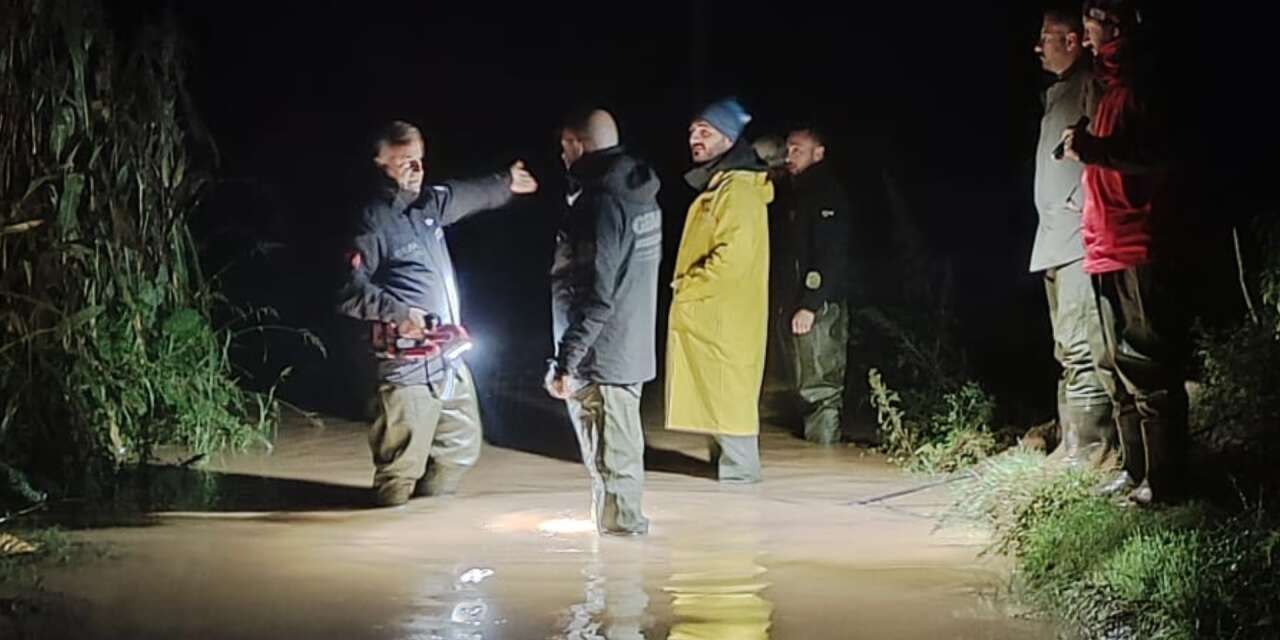 Cip dereye uçtu! Sürücü kurtuldu, 2 kişi kayıp