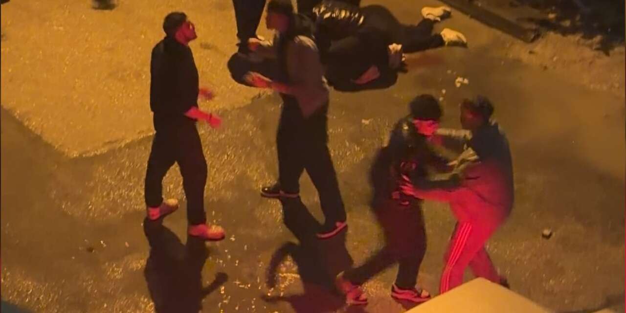 Kız için 3 arkadaşını bıçakladı! 1’i öldü, hastanede yakalandı