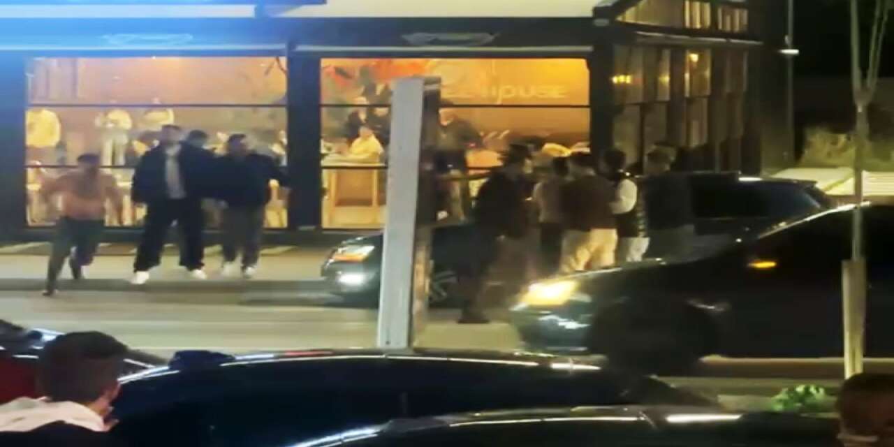 Yol verme kavgası kamerada! Genç sürücüler birbirine girdi