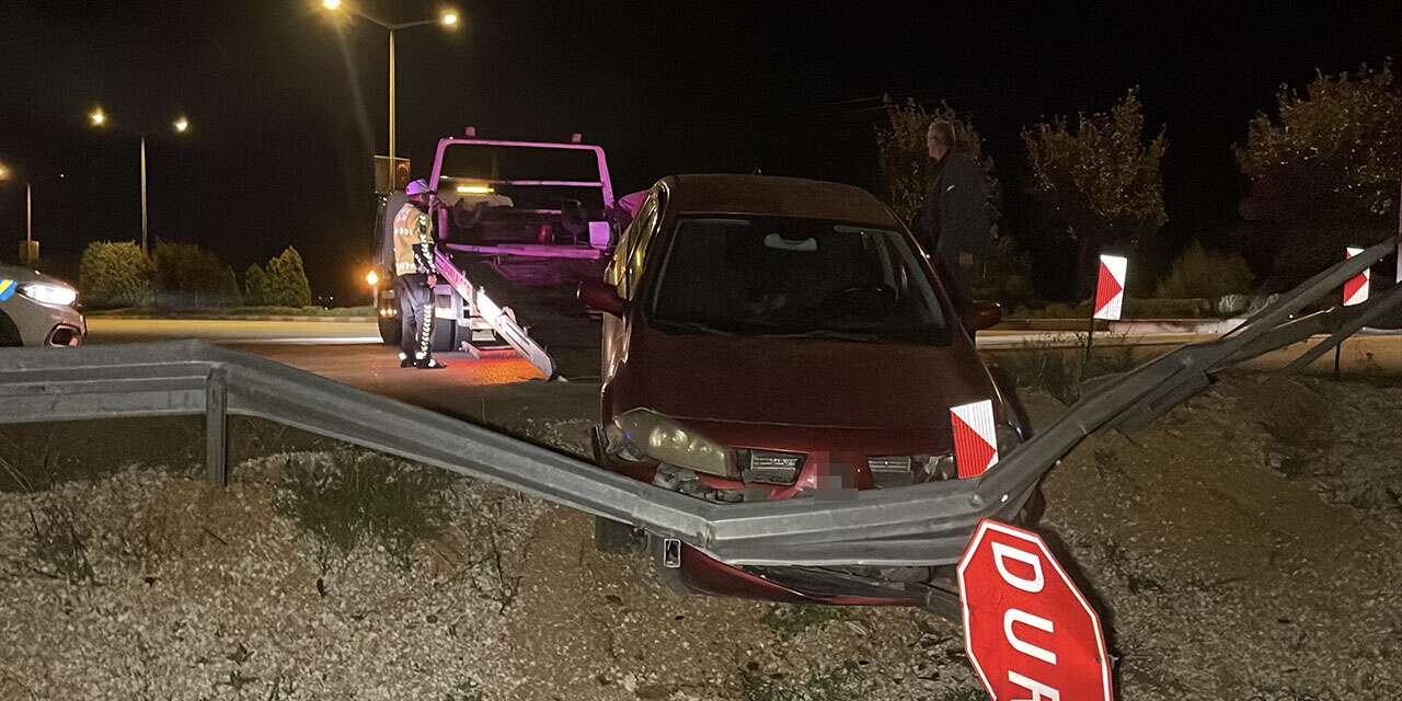Konya plakalı otomobil kaza yaptı, sürücü kayıplara karıştı! Cezası plakaya kesildi