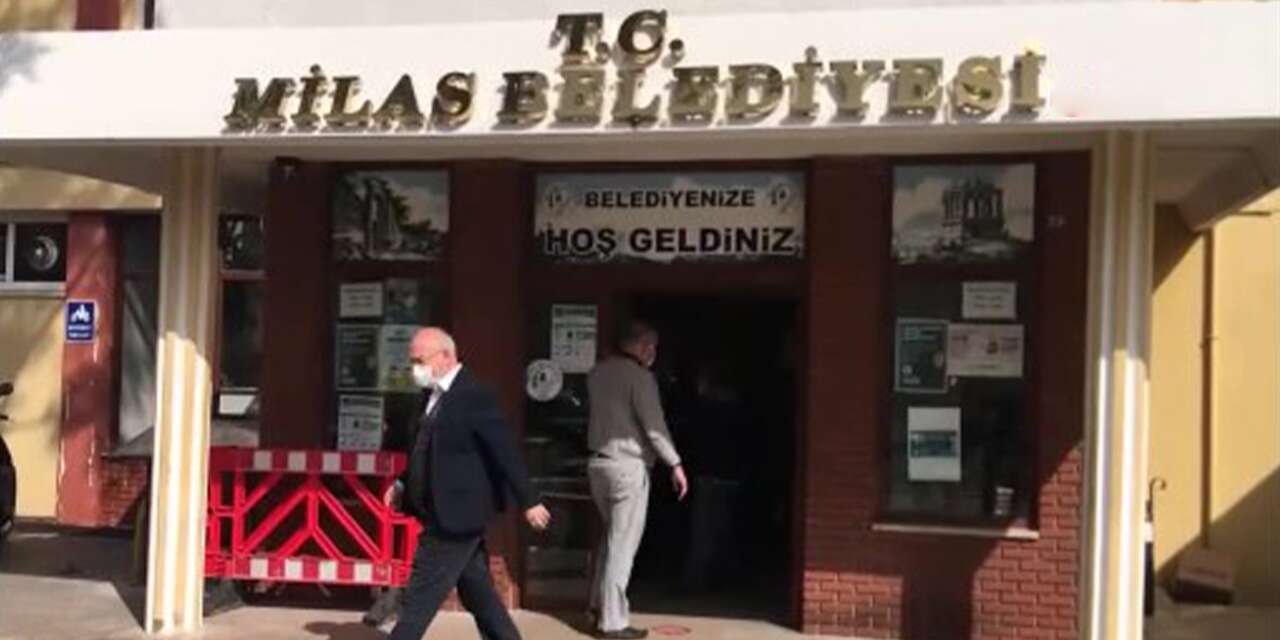 Milas Belediyesi'ne şafak baskını! Binaya girişler durduruldu