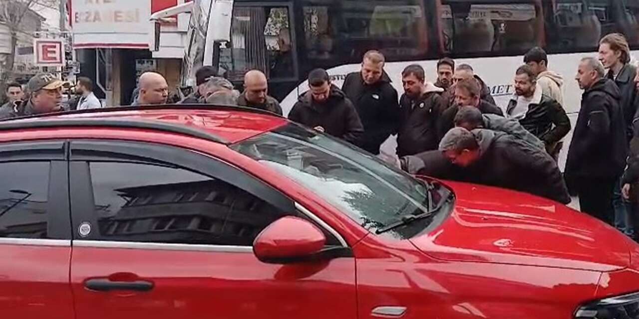 Anne ve kızına otomobil çarptı! Hale’nin bacağı aracın altında kaldı