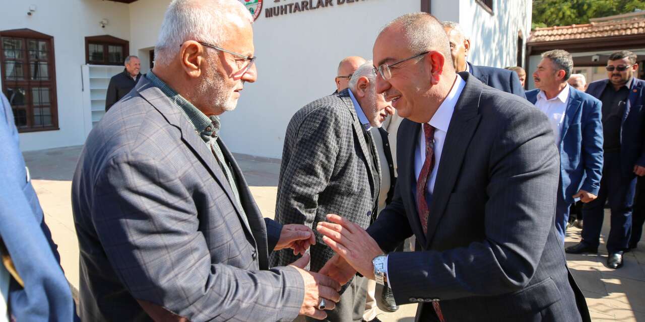 Konya’nın 70 mahallesi için güç birliği! Başkan Kavuş muhtarlarla buluştu