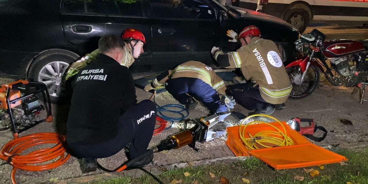 Annesinin feryadı yürekleri dağladı! 17 yaşındaki genç otomobilin altında can verdi
