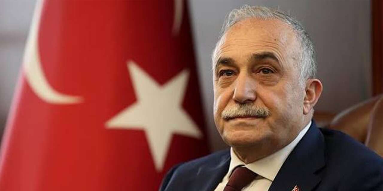 Ahmet Eşref Fakıbaba hem partisinden hem milletvekilliğinden istifa etti