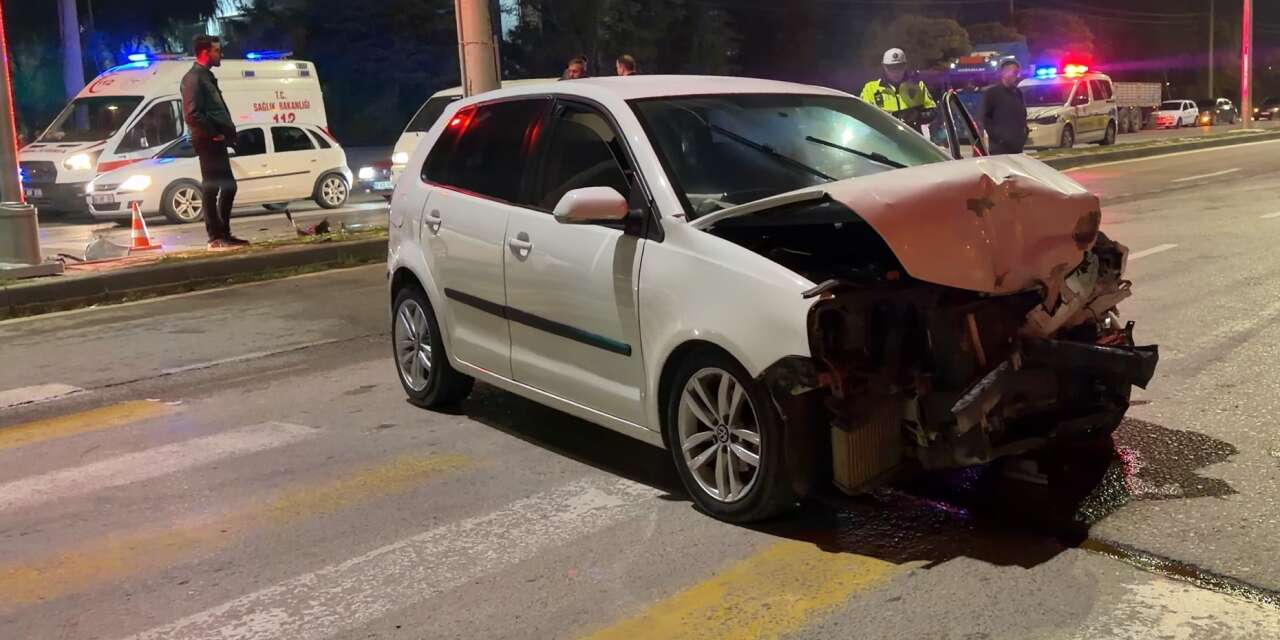 Kavşakta ortalığı birbirine kattı! Kazanın ardından aracını bırakıp kaçtı