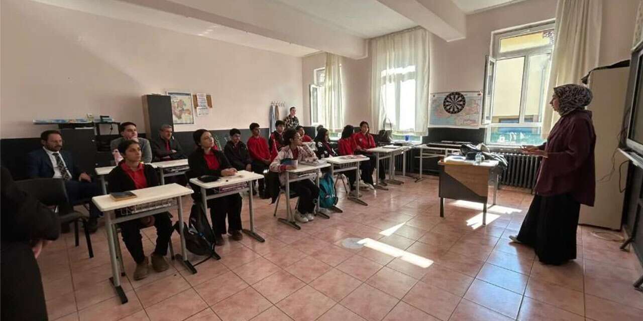 Konya’da öğrencilere başarıya giden yolun şifreleri verildi
