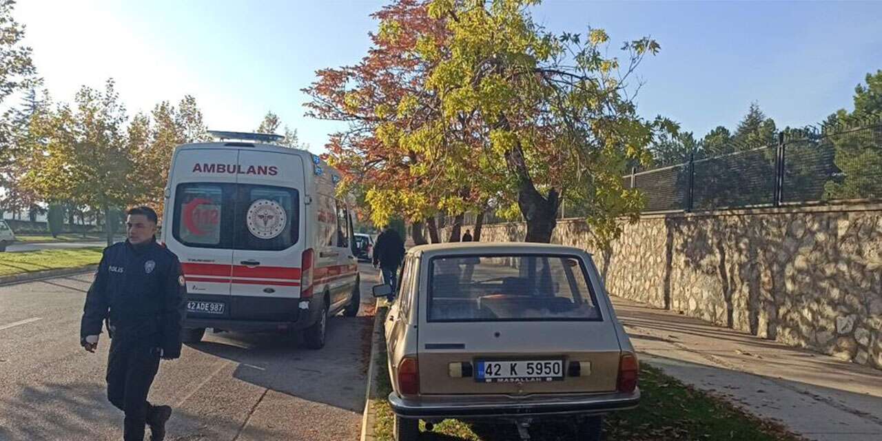 Konya’da kontrolden çıkan araç kaldırımdaki ağaca çarptı