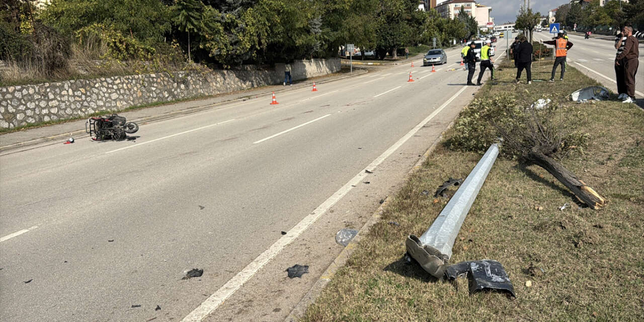 Elektrikli bisikletiyle karşıya geçmek isterken canından oldu