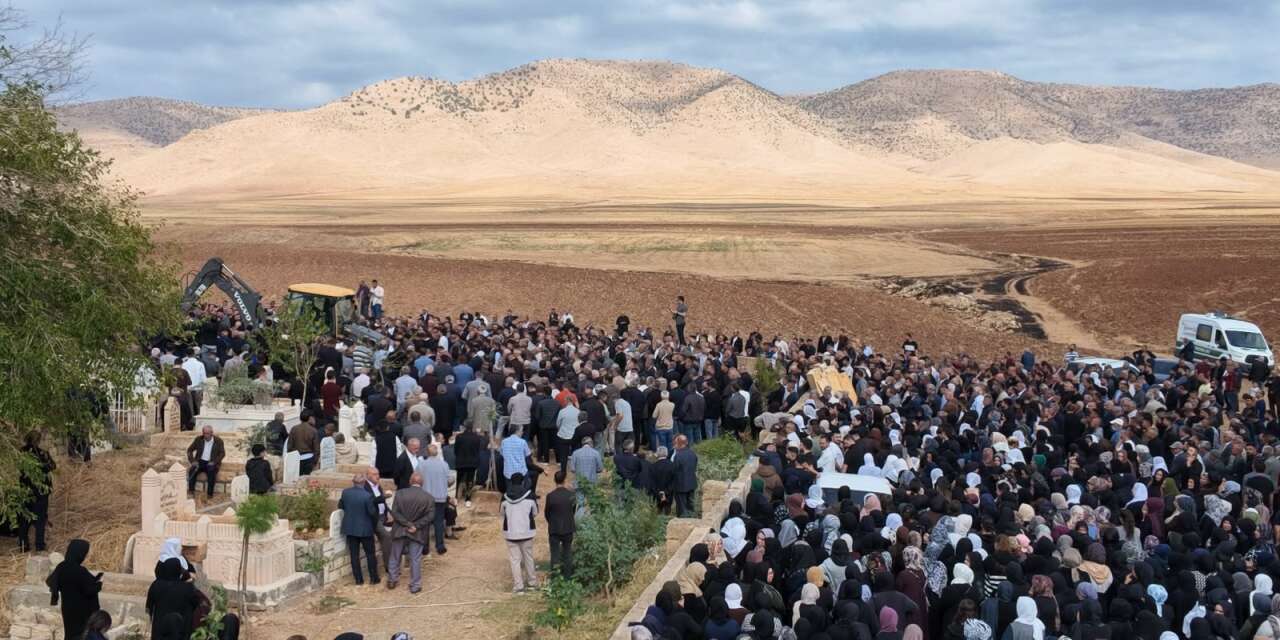 Bir ailede 6 kayıp! Yüzlerce kişi mezarlığa akın etti