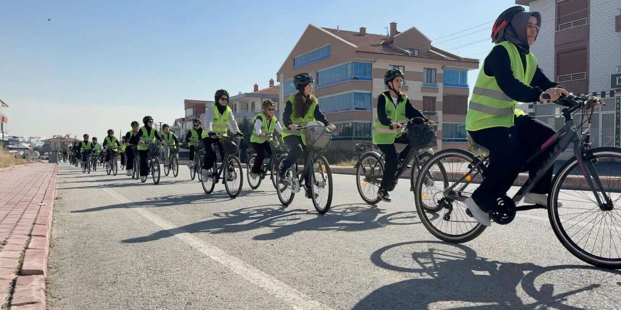 Konya’da bir taşla iki kuş! Öğrenciler hem spor yaptı, hem tarihi keşfetti