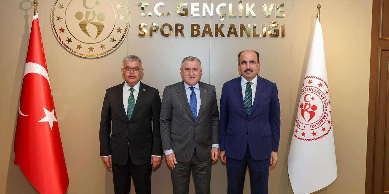 Konyaspor, stadyumdaki yeni projeler için Osman Aşkın Bak ile görüştü