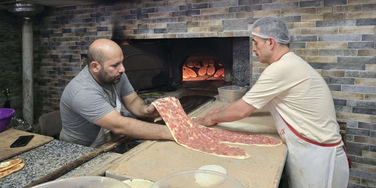 Konya’nın etliekmeğine rakip çıktı! Günde 1000 pide satılıyor
