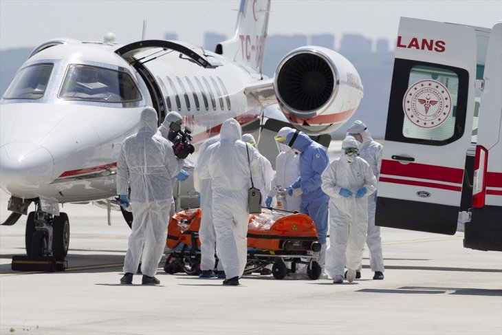 İsveç'teki Türk hasta ambulans uçakla Türkiye'ye getirildi