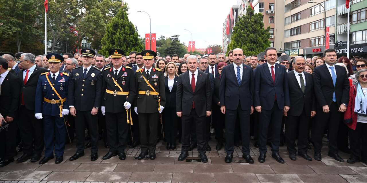 Konya'da Cumhuriyet Bayramı kutlanıyor! İlk tören Atatürk Anıtı'nda yapıldı