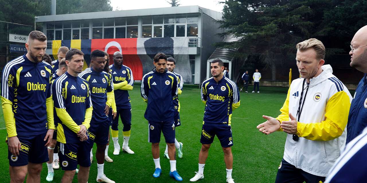 Fenerbahçe’den yeni teknik direktör ve Dirk Kuyt açıklaması