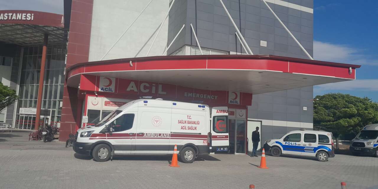 Konya'da ehliyetsiz motosikletli otomobil ile çarpıştı! 2 yaralı var
