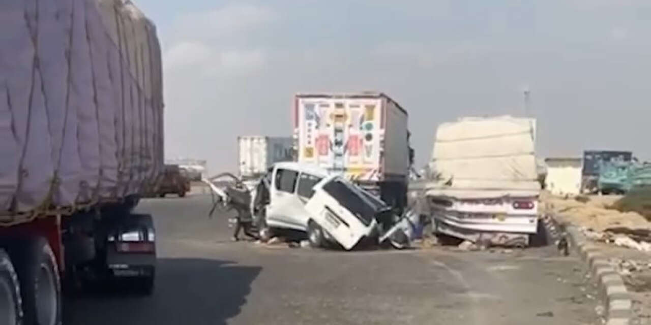 Mısır'da minibüs ile TIR çarpıştı! 10 ölü, 24 yaralı var