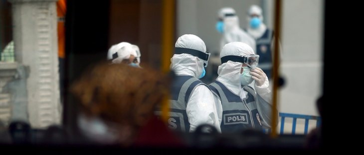 Konya Polisi, koronavirüsle mücadeleye büyük fedakarlıkla katkı veriyor