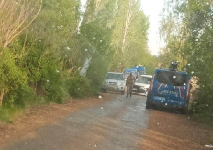 Annesi, kardeşi ve yengesini vurdu