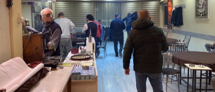 Konya'da, Kovid-19 tedbirlerine uymayan iki kahvehanedeki 14 kişiye ceza