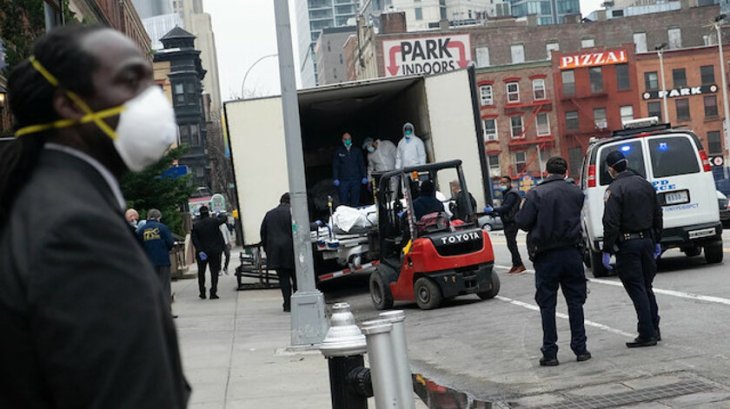 New York'ta günlerdir sokakta bekletilen kamyonlardan onlarca ceset çıktı