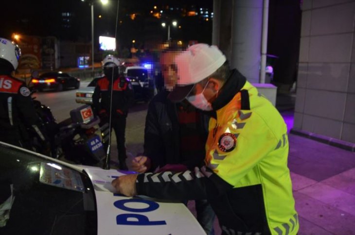 Dezenfektanı gösterip alkol kullanmadığını söyledi, yine de cezadan kurtulamadı