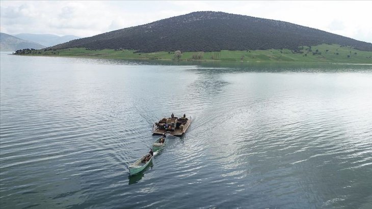 Beyşehir Gölü’ndeki Mada Adası sakini Yörükler kayıklarla göç ediyor