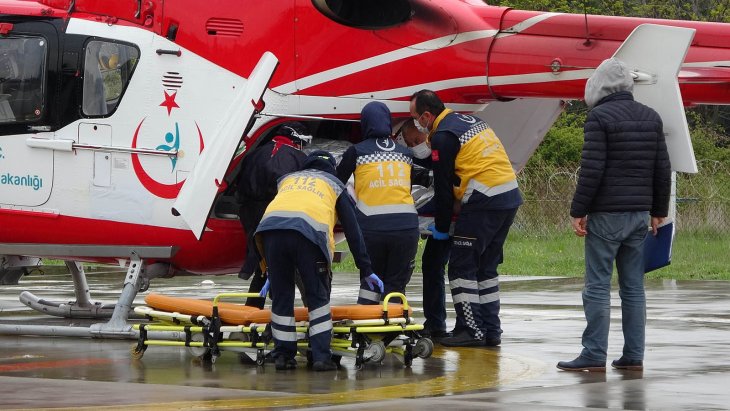 Ambulans helikopter kazada yaralanan tır sürücüsü için havalandı