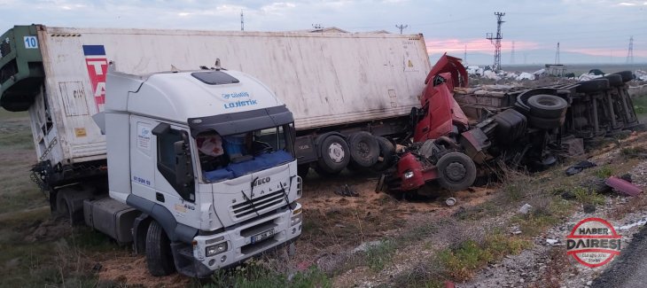 Konya’da TIR’lar çarpıştı: 1 ölü, 1 yaralı