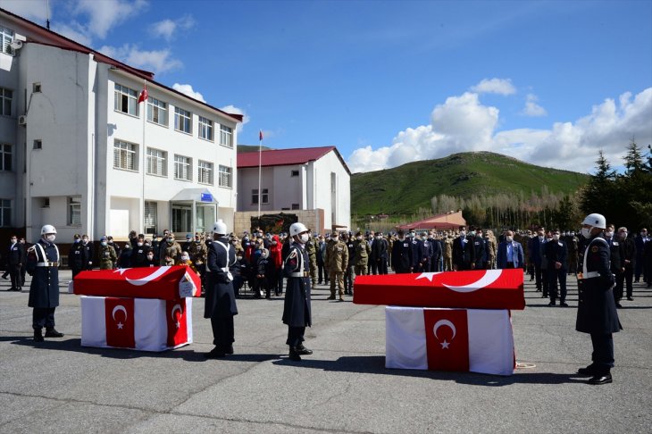 Bitlis'te şehit askerlerimiz için tören