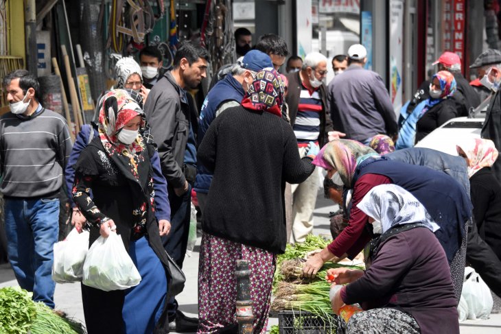 Konya'da kısıtlama sonrası alışveriş yoğunluğu