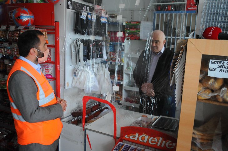 İmamlar, bakkalın veresiye defterindeki borcu ödedi