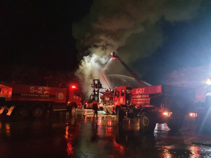 Entegre fabrikasında korkutan yangın! Çevre illerden de destek istendi