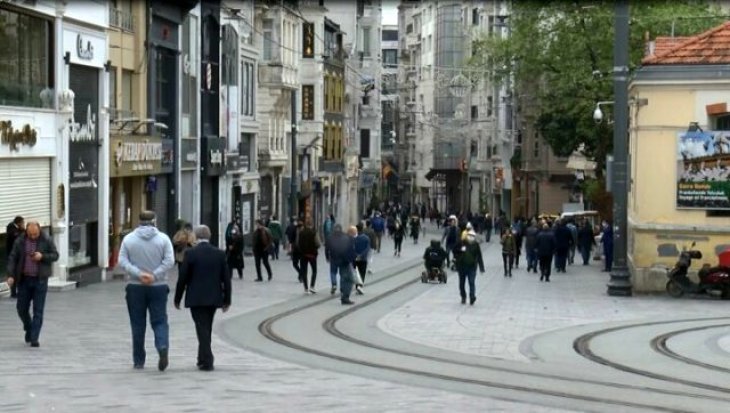 Taksim Meydanı ve İstiklal Caddesi'nde maske zorunluluğu ve 3 metre mesafe kuralı getirildi