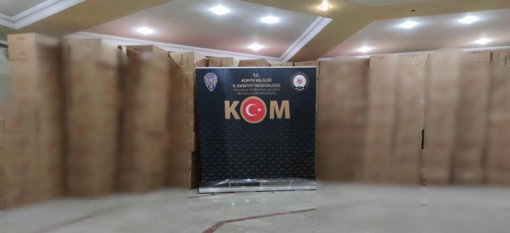 Konya polisinin durdurduğu kamyondan 5 milyon 900 bin makaron çıktı