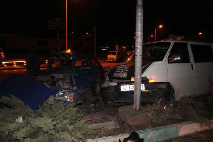 Konya’da feci kaza! Otomobil ile minibüs çarpıştı: 1 ölü, 4 yaralı