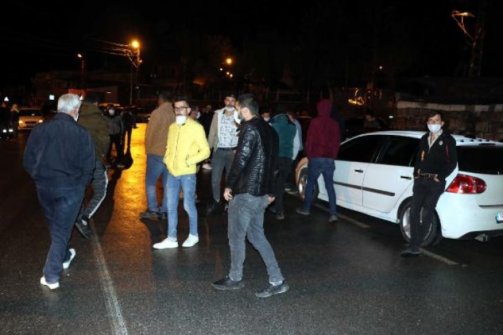 Grup Yorum üyesi Gökçek'in cenazesi Kayseri'ye götürüldü, mahalleli sokağa döküldü