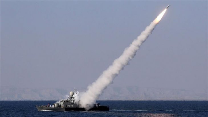 İran donanması Basra Körfezi'nde yanlışlıkla kendi gemisini vurdu