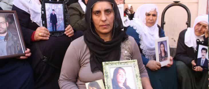 HDP önünde eylem yapan ailelere Konya'dan giden bir anne de katıldı