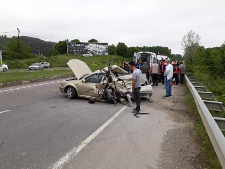 Otomobil kamyonetle çarpıştı: Biri muhtar 2 yaralı