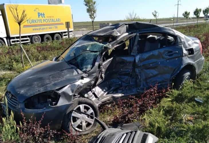 Konya yolunda feci kaza! Minibüsle çarpışan otomobilin sürücüsü öldü