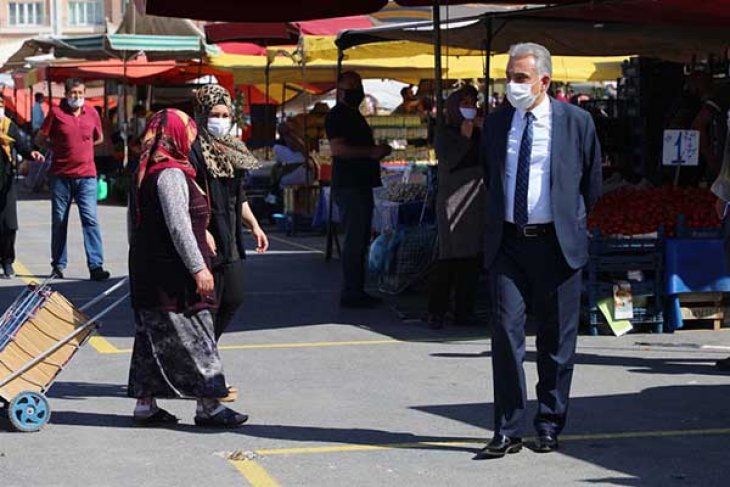 Konya Valisi Toprak, pazar yerindeki önlemleri denetledi