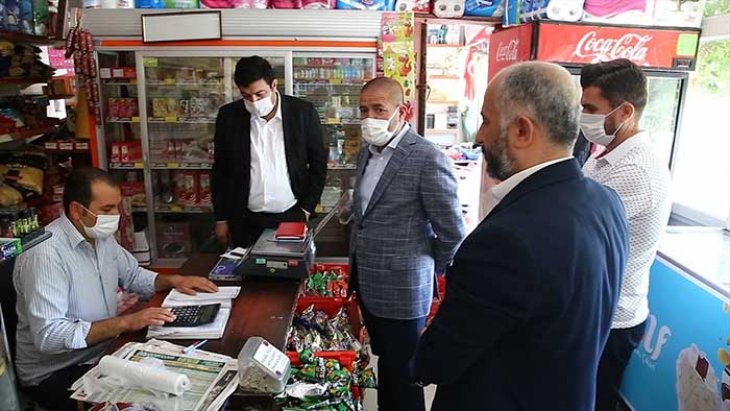 Hayırsever iş adamları veresiye defterlerini satın aldı