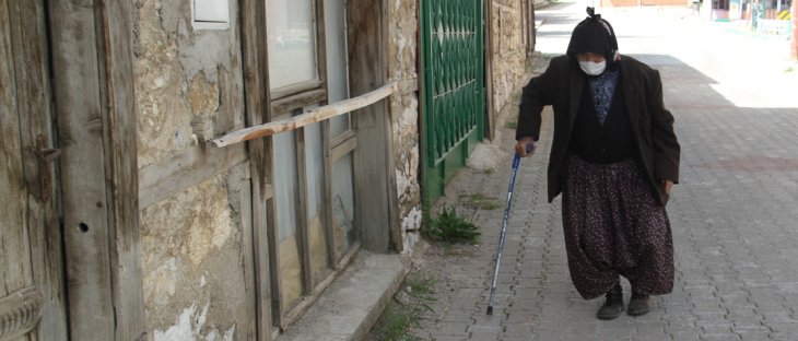 Konyalı 93 yaşındaki Nesibe nine gönülleri fethetti