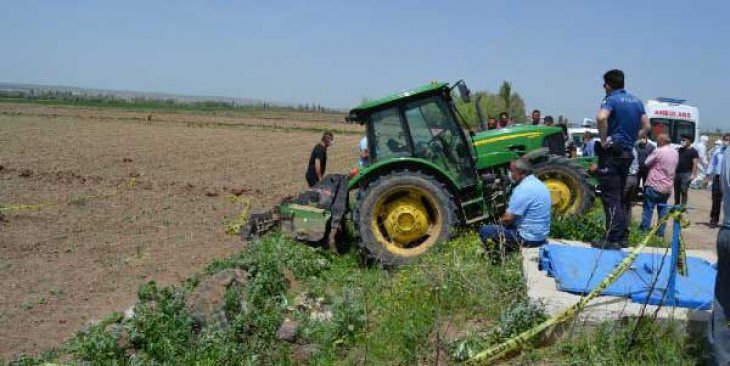 Freni boşalan traktör ile tarım aleti arasında sıkışan çiftçi hayatını kaybetti