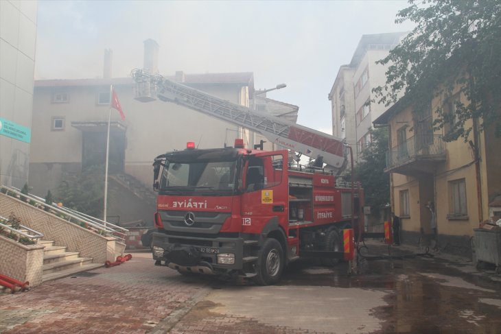 Konya'da iki katlı binada korkutan yangın