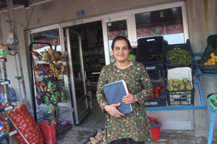 Konya'da bir hayırsever bakkal defterindeki borçları ödedi