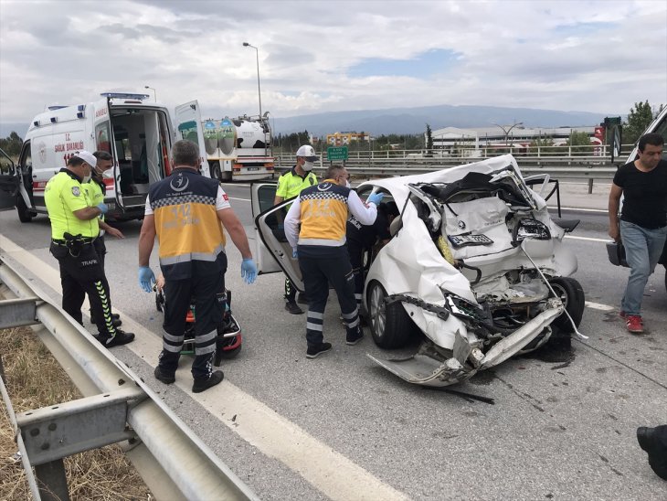 Feci kaza! Süt tankeriyle otomobil çarpıştı: 1 ölü, 1 yaralı